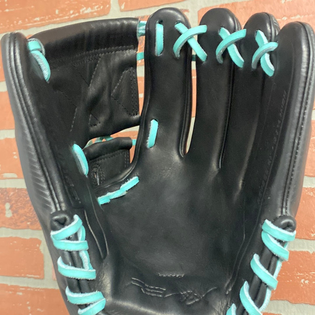 The Rawlings REV1X - The Future of Baseball Glove Design